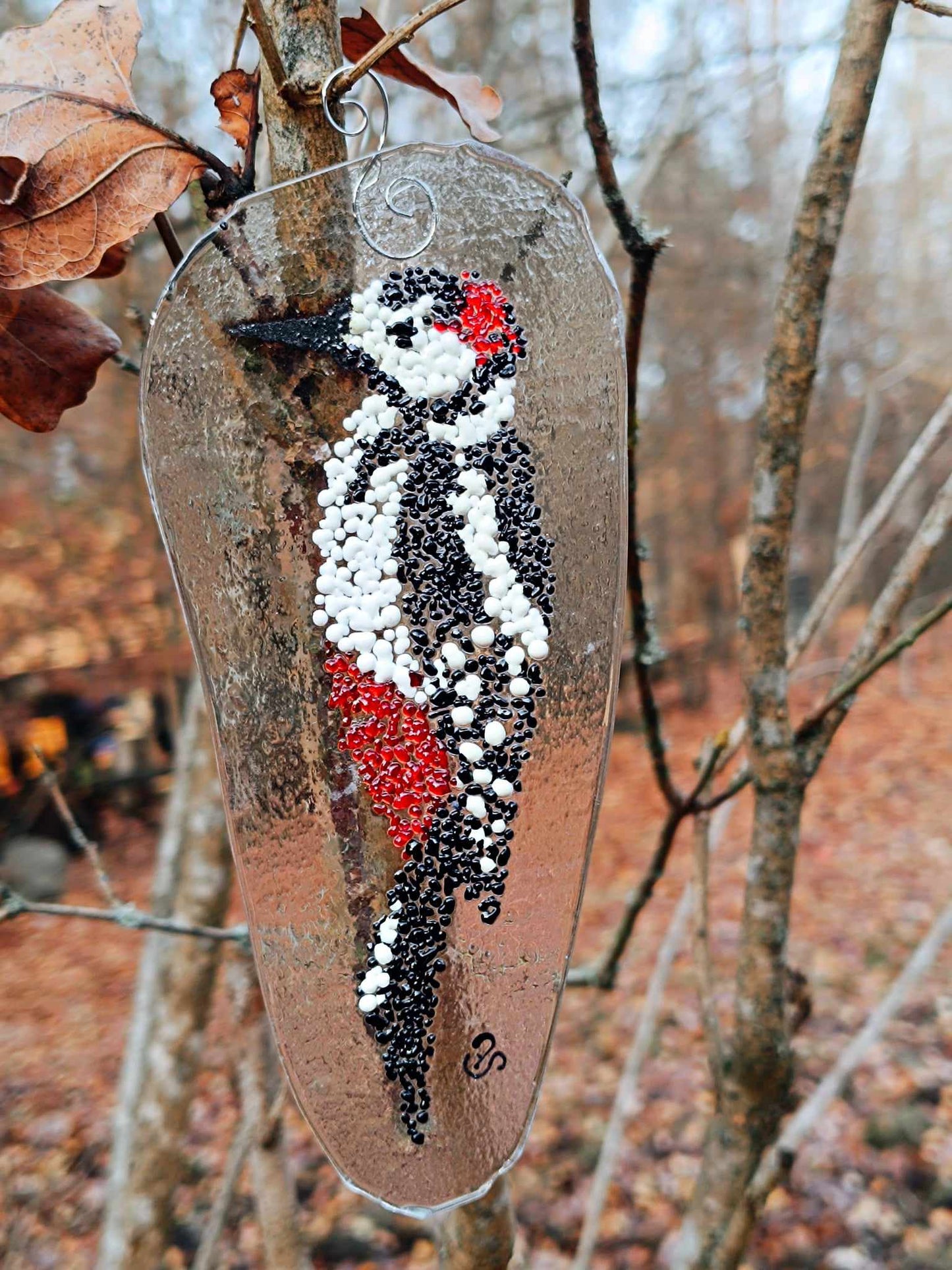 Dzięcioł białogrzbiety - szklana zawieszka