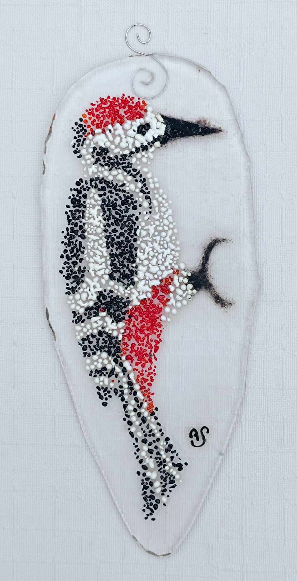 Dzięcioł białogrzbiety - zawieszka ze szkła